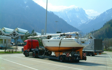 Diese Catalina 36 ist auf dem Weg von der Ostsee an die Adria.